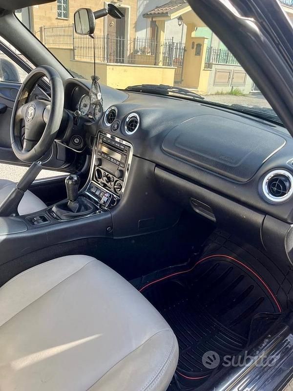 Usata Mazda MX5 110 CV (80 kW) 2003 Nero Cabrio