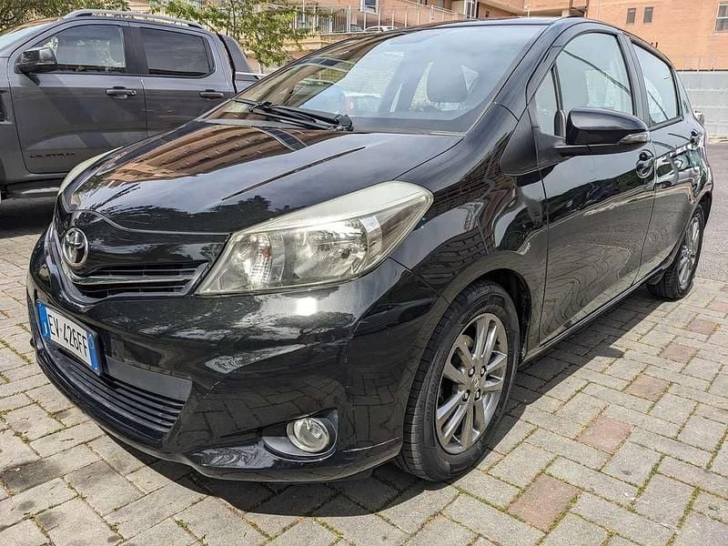 Usata Toyota Yaris Active 90 CV (66 kW) 2014 Nero Utilitaria