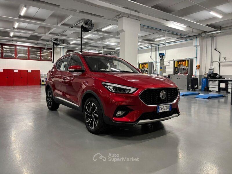 Usata MG ZS Luxury 111 CV (81 kW) 2023 Rosso Berlina