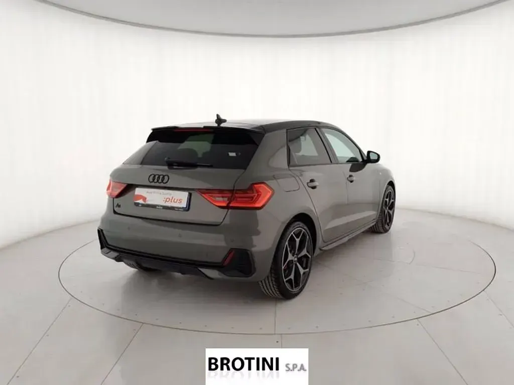 Usata Audi A1 Sportback S-Line 116 CV (85 kW) 2024 Grigio metallizzato Utilitaria