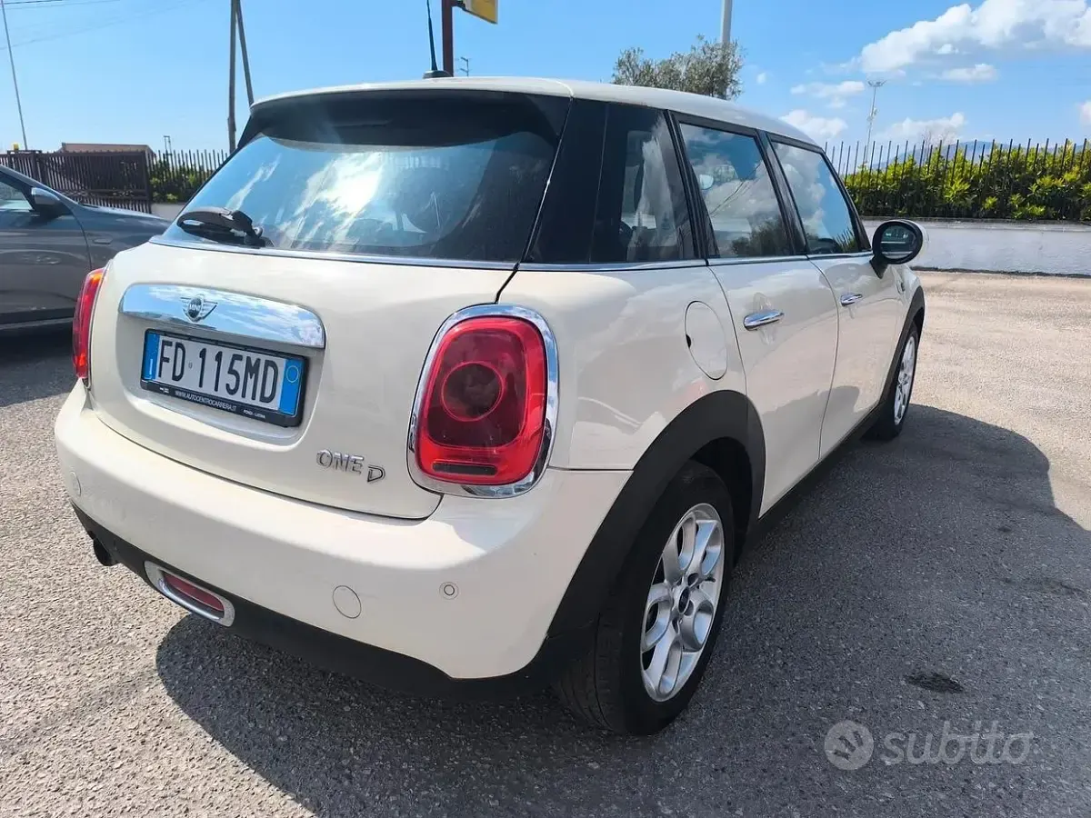 Usata Mini One D Business 95 CV (69 kW) 2016 Utilitaria
