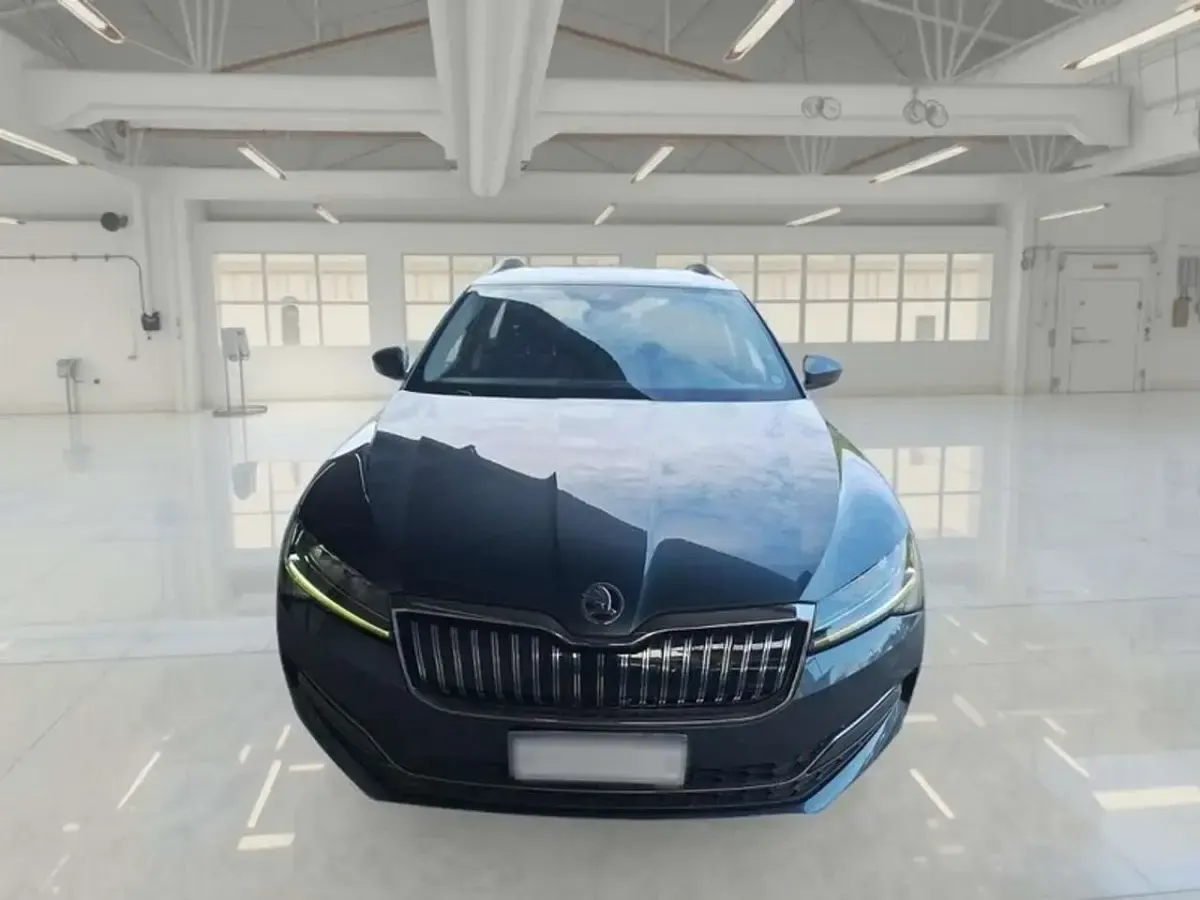Usata Skoda Superb Executive 156 CV (114 kW) 2020 Grigio Station wagon