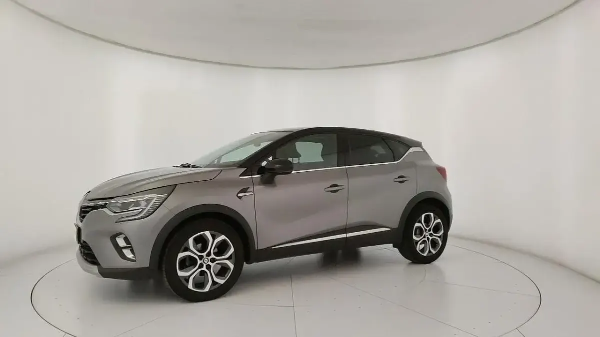Usata Renault Captur Techno 101 CV (74 kW) 2023 Grigio SUV