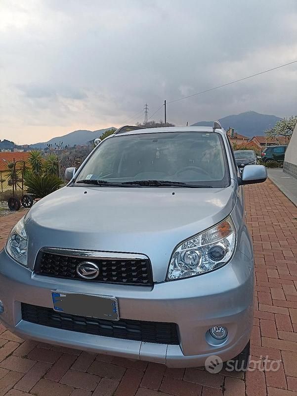 Usata Daihatsu Terios 105 CV (77 kW) 2011 Grigio SUV