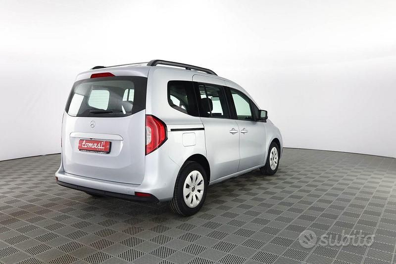 Usata Mercedes 180 Executive 116 CV (85 kW) 2023 Argento helvin Berlina