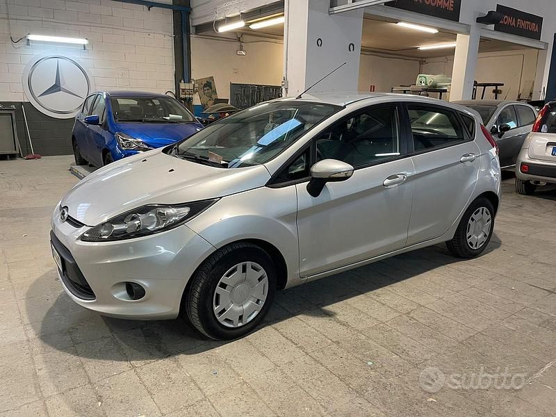 Usata Ford Fiesta 97 CV (71 kW) 2009 Grigio Utilitaria