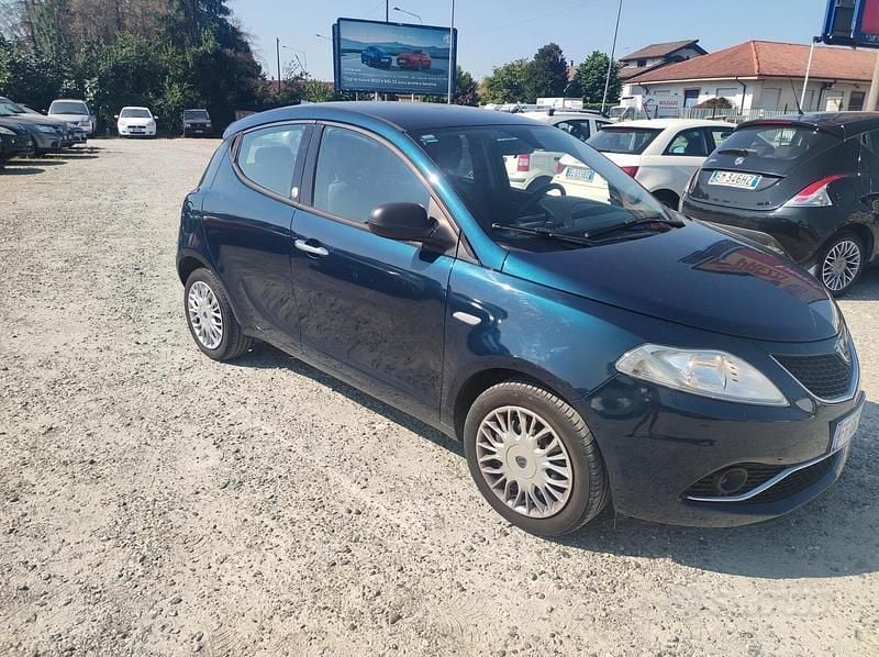 Usata Lancia Ypsilon Silver 69 CV (50 kW) 2016 Blu Utilitaria