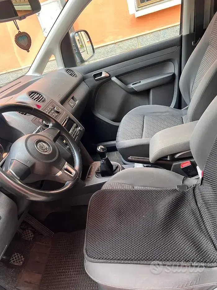Begagnad VW Caddy 102 HK (75 kW) 2014 Minibuss