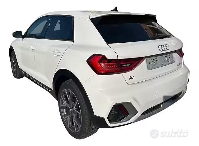Käytetty Audi A1 Admired 116 HP (85 kW) 2020 Valkoinen Katumaasturi