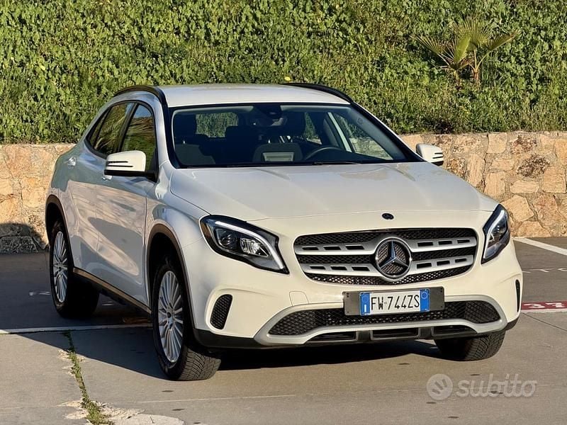 Usata Mercedes GLA180 Night 122 CV (89 kW) 2019 Bianco SUV