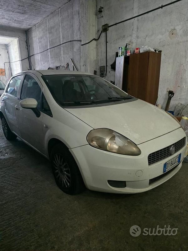 Usata Fiat Punto 77 CV (56 kW) 2009 Bianco Utilitaria