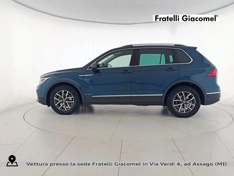 Usata VW Tiguan Life 150 CV (110 kW) 2023 Nightshade blue metallizzato SUV