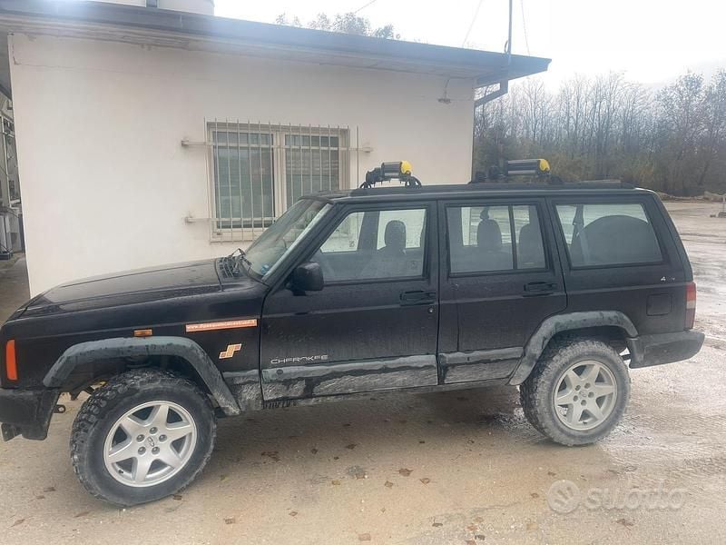 Usata Jeep Cherokee 116 CV (85 kW) 1997 Nero SUV