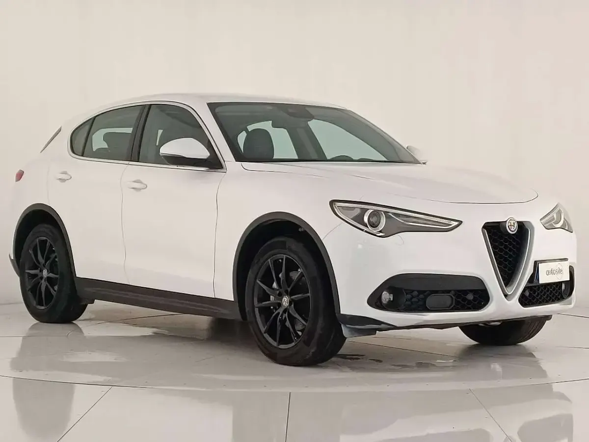 Usata Alfa Romeo Stelvio Executive 209 CV (153 kW) 2019 Bianco alfa SUV