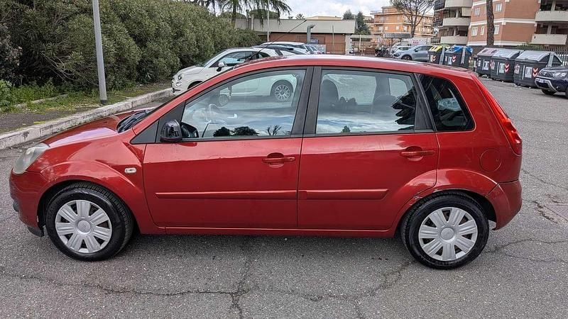 Usata Ford Fiesta Titanium 75 CV (55 kW) 2007 Rosso Utilitaria