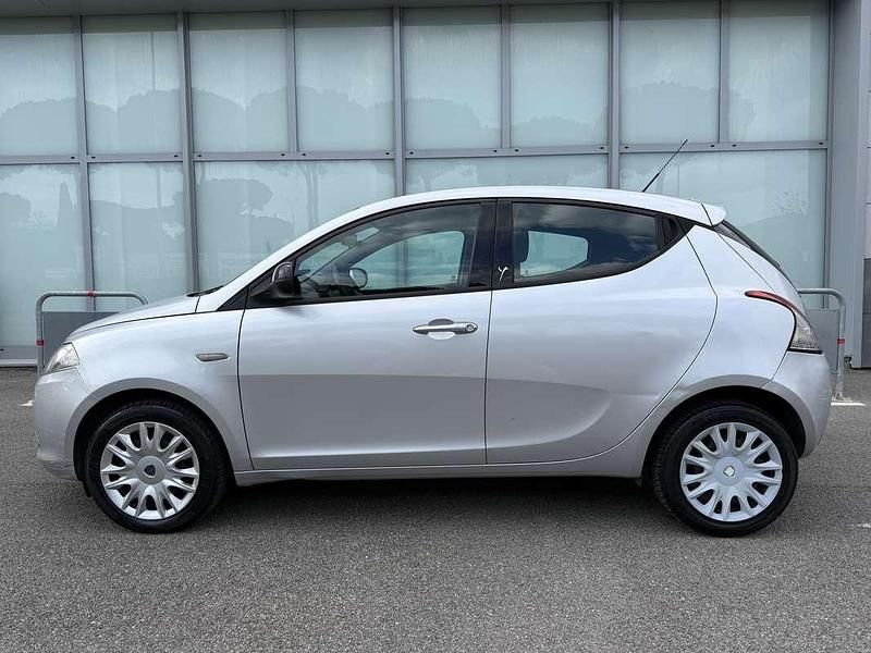Usata Lancia Ypsilon Gold 69 CV (50 kW) 2011 Argento Utilitaria