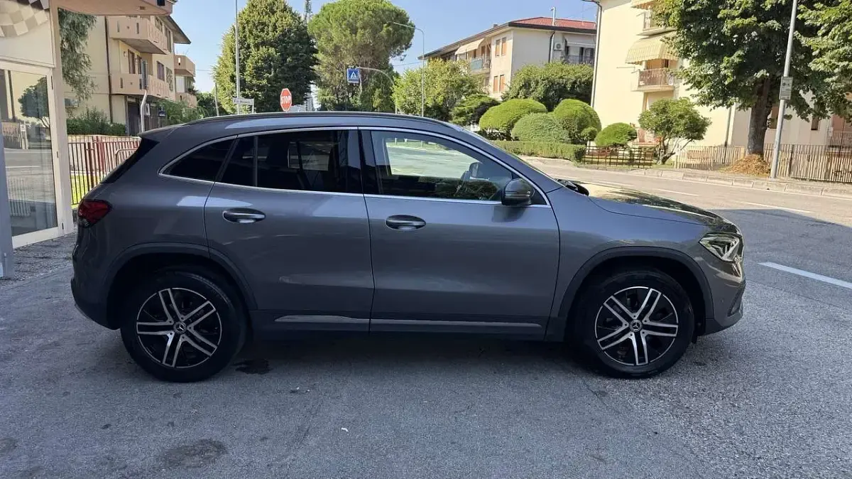 Usata Mercedes GLA200 150 CV (110 kW) 2020 Grigio SUV