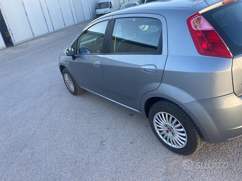 Usata Fiat Grande Punto 77 CV (56 kW) 2009 Grigio Utilitaria