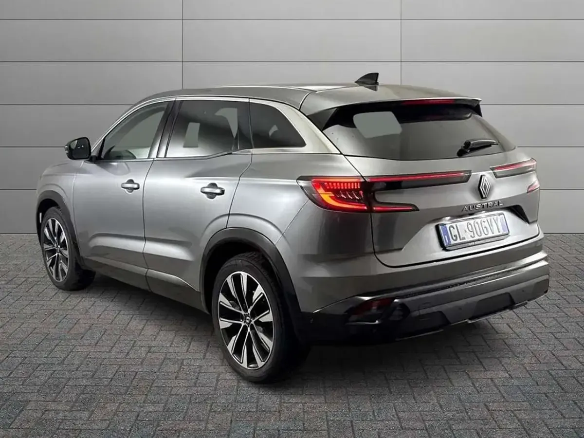 Usata Renault Austral Techno 158 CV (116 kW) 2023 Grigio met. SUV