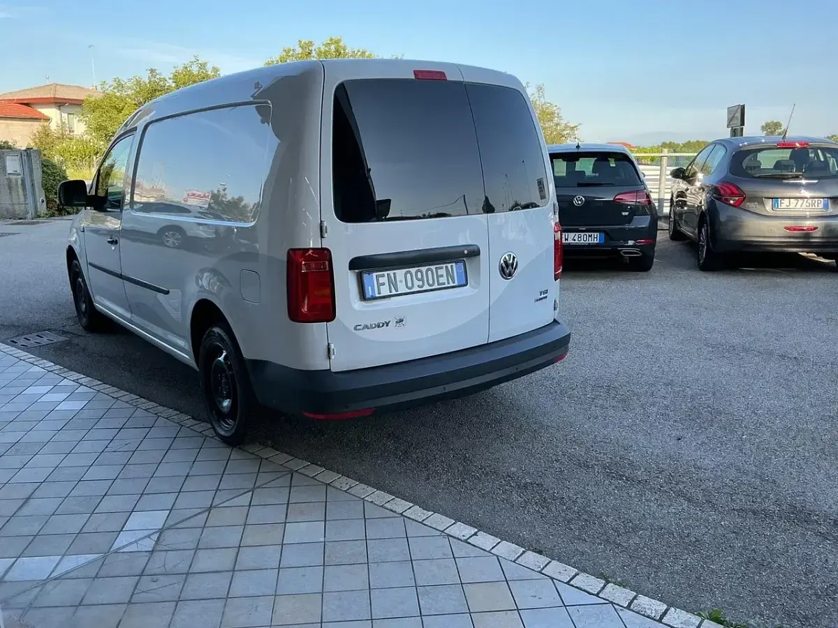 Usata VW Caddy 110 CV (80 kW) 2018 Grigio Monovolume