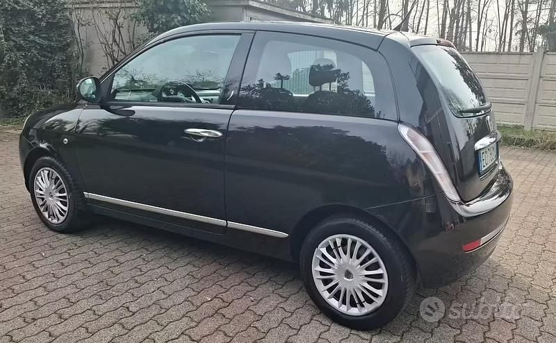 Usata Lancia Ypsilon 60 CV (44 kW) 2010 Nero Utilitaria
