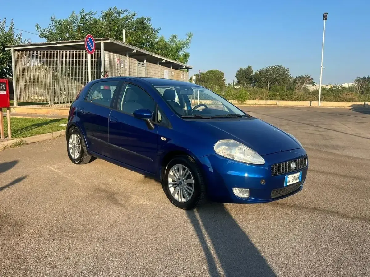Usata Fiat Grande Punto Dynamic 90 CV (66 kW) 2007 Blu Utilitaria