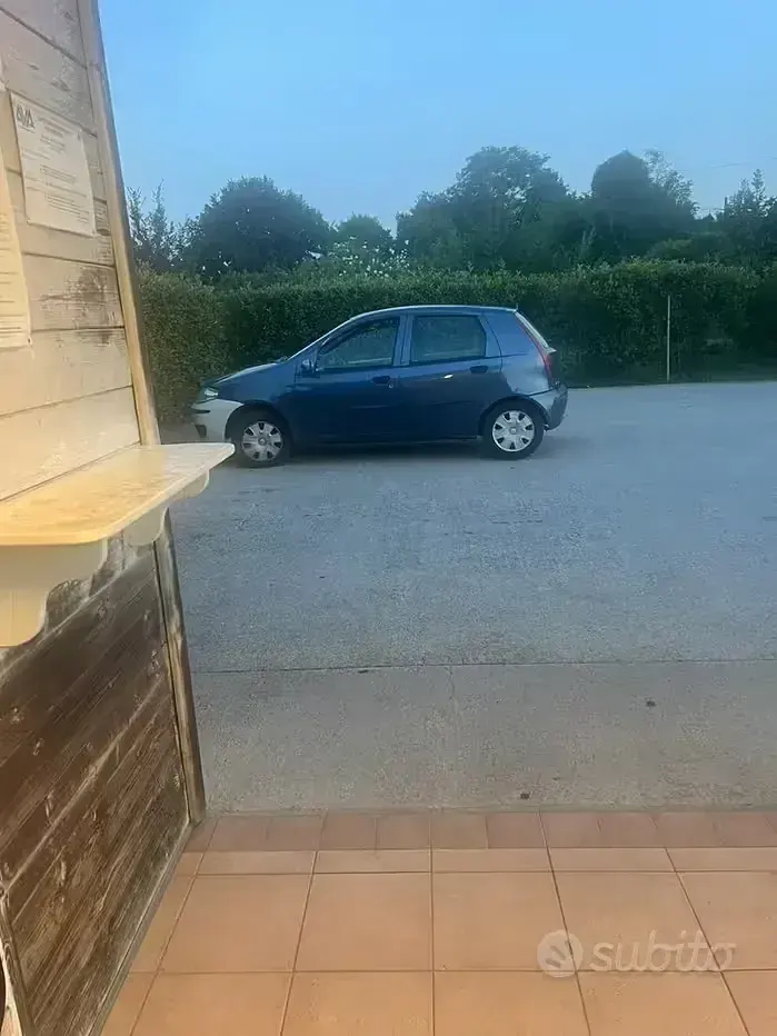 Usata Fiat Punto 60 CV (44 kW) 2004 Bluazzurro Utilitaria