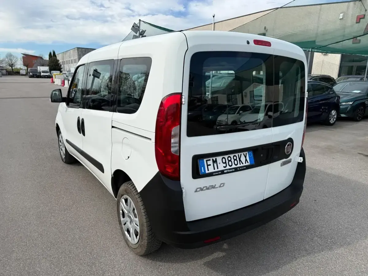 Usata Fiat Doblò 95 CV (69 kW) 2017 Bianco Monovolume