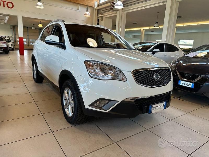 Usata Ssangyong (KGM) Korando 175 CV (128 kW) 2011 Bianco pastello SUV