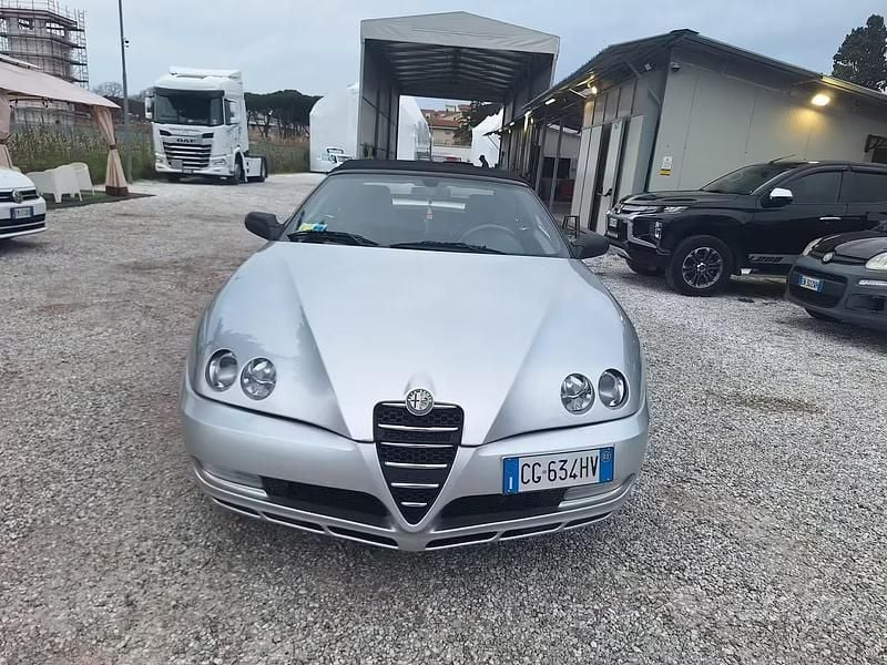 Usata Alfa Romeo Spider 165 CV (121 kW) 2003 Grigio Cabrio