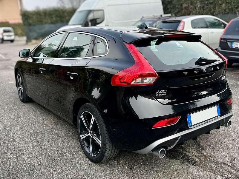 Usata Volvo V40 R-Design 120 CV (88 kW) 2017 Nero Berlina