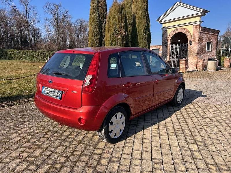 Usata Ford Fiesta Titanium 68 CV (50 kW) 2007 Rosso Berlina