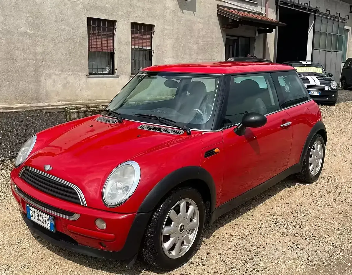 Usata Mini ONE 116 CV (85 kW) 2001 Rosso Utilitaria