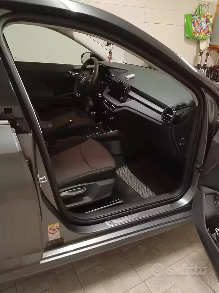 Usata Skoda Fabia 95 CV (69 kW) 2024 Grigio Utilitaria