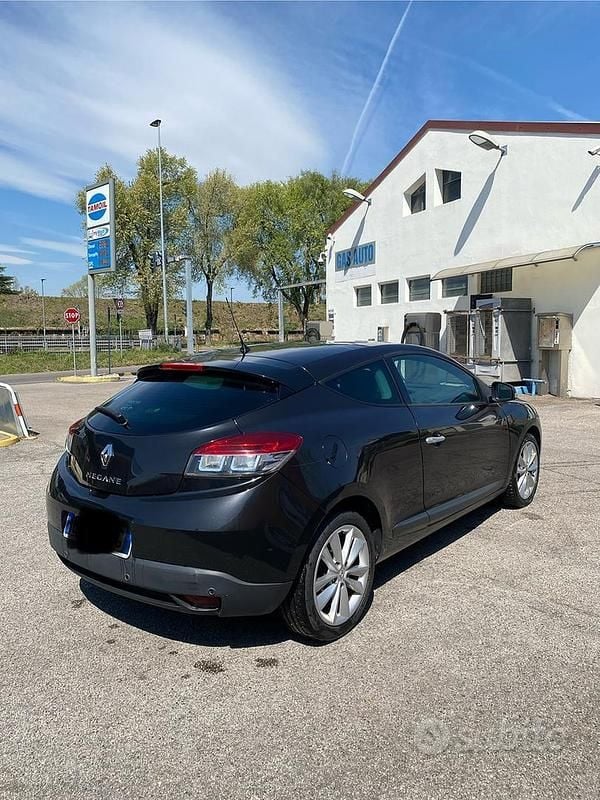 Begagnad Renault Mégane Coupé Luxe 110 HK (80 kW) 2010 Svart Sportkupé