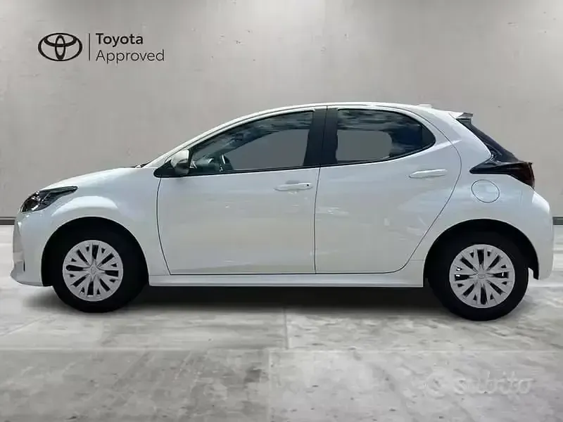 Usata Toyota Yaris Active 72 CV (52 kW) 2022 Bianco Utilitaria