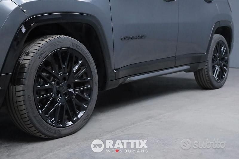 Usata Jeep Compass 131 CV (96 kW) 2024 Graphite grey con tetto nero SUV