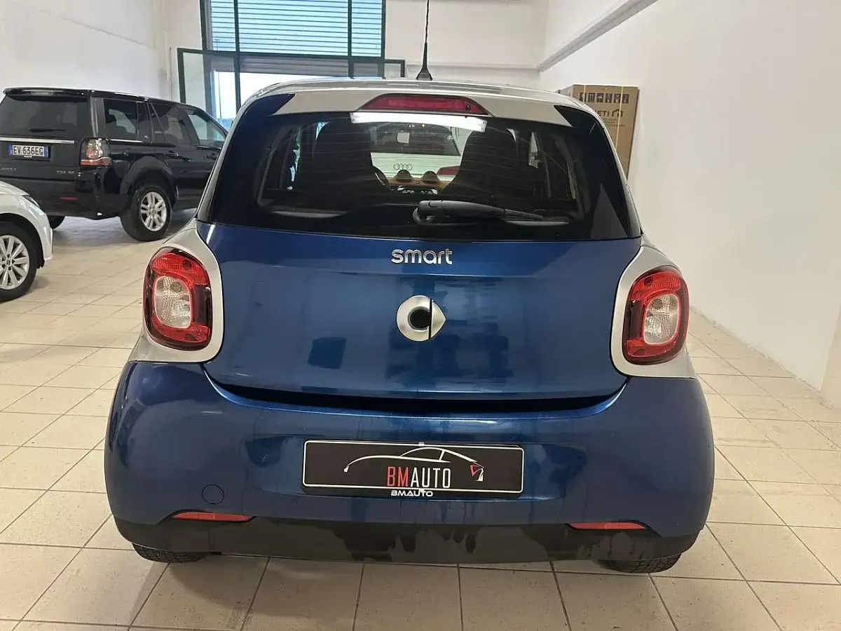 Usata Smart ForFour 71 CV (52 kW) 2015 Blu/azzurro Utilitaria