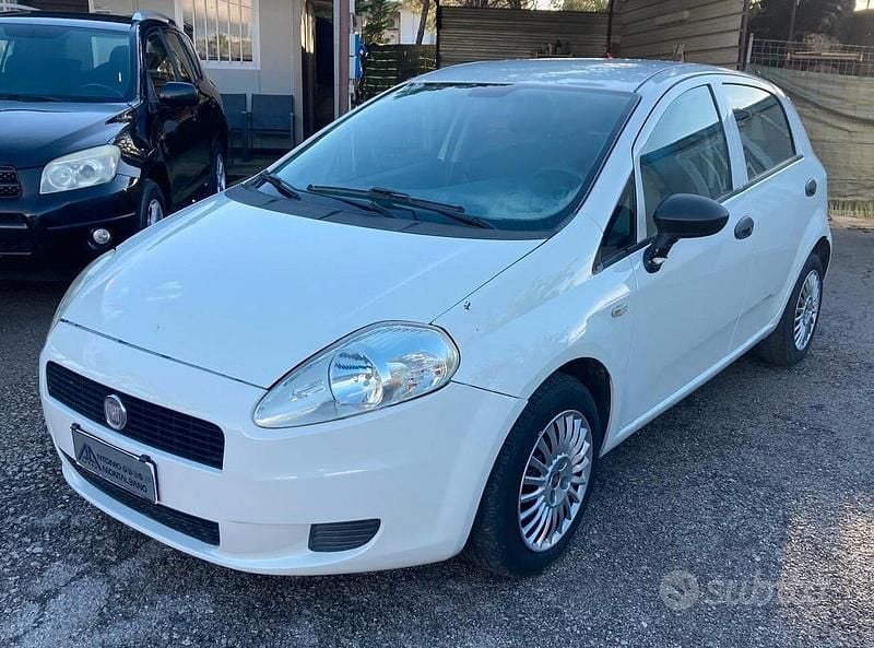Usata Fiat Grande Punto S 75 CV (55 kW) 2011 Bianco Utilitaria