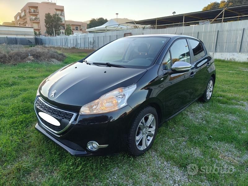 Usata Peugeot 208 Allure 82 CV (60 kW) 2014 Nero Utilitaria