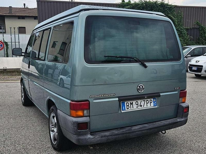 Usata VW Multivan 151 CV (111 kW) 2000 Verde Furgone