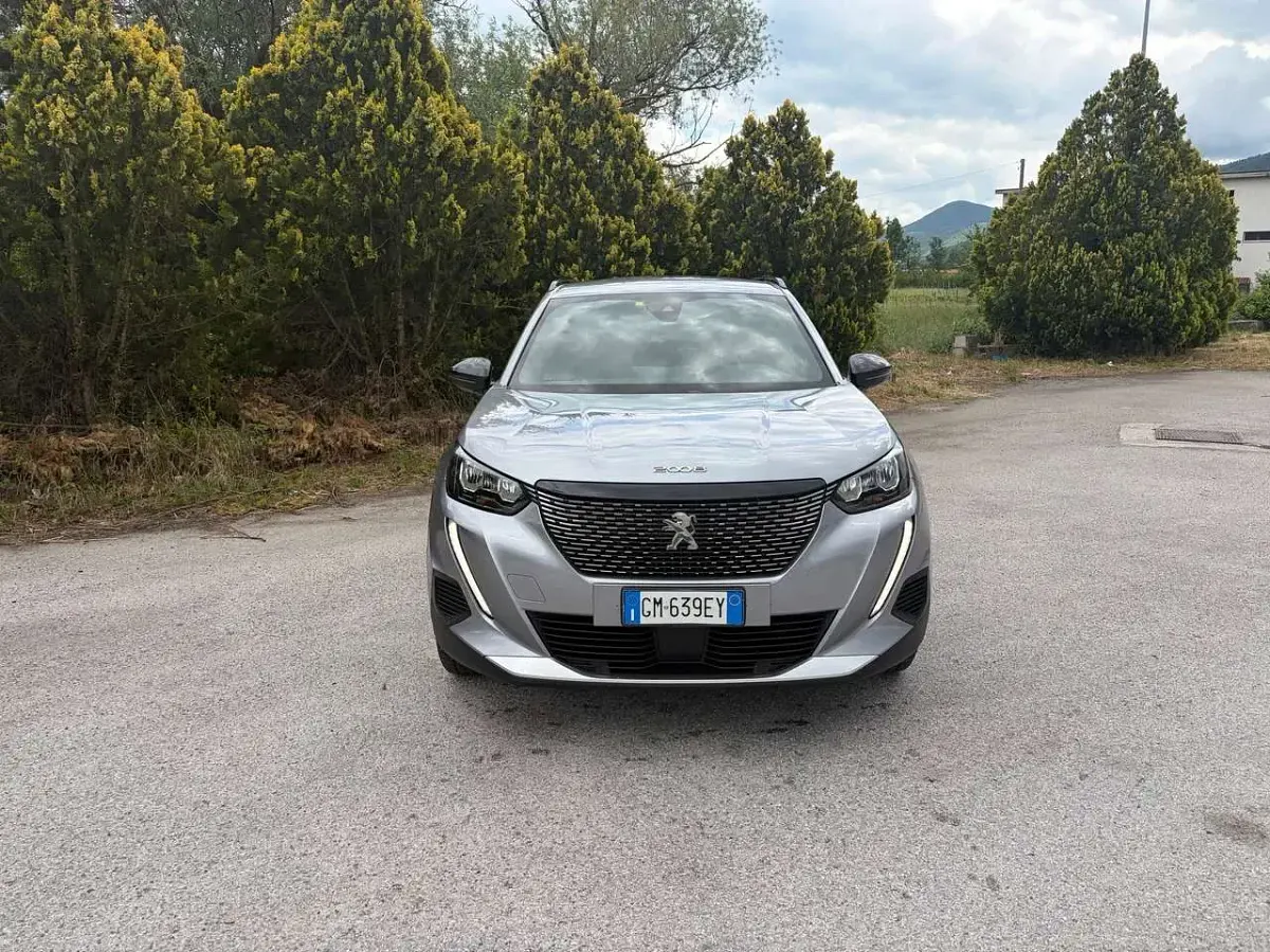 Usata Peugeot 2008 Allure 131 CV (96 kW) 2022 Grigio SUV