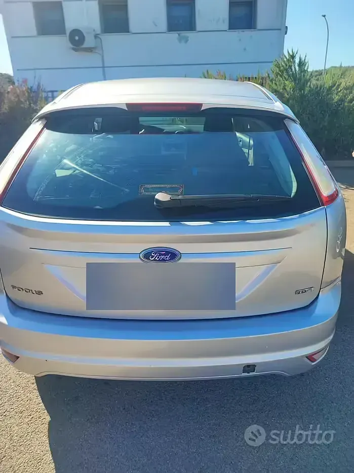 Usata Ford Focus 109 CV (80 kW) 2010 Grigio Berlina
