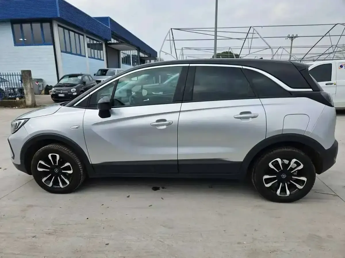 Usata Opel Crossland Elegance 131 CV (96 kW) 2024 Argento SUV