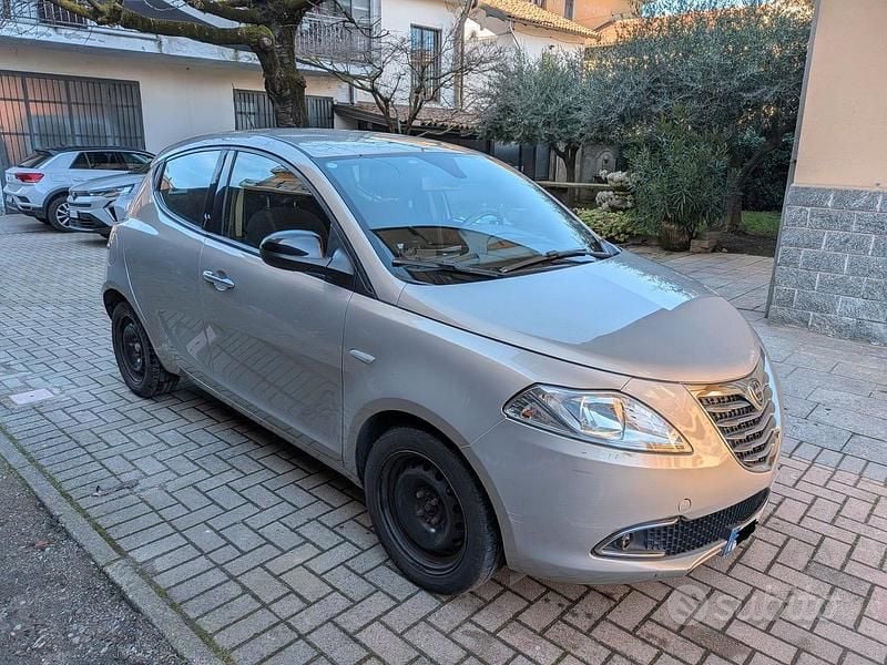 Usata Lancia Ypsilon Silver 95 CV (69 kW) 2011 Grigio Utilitaria