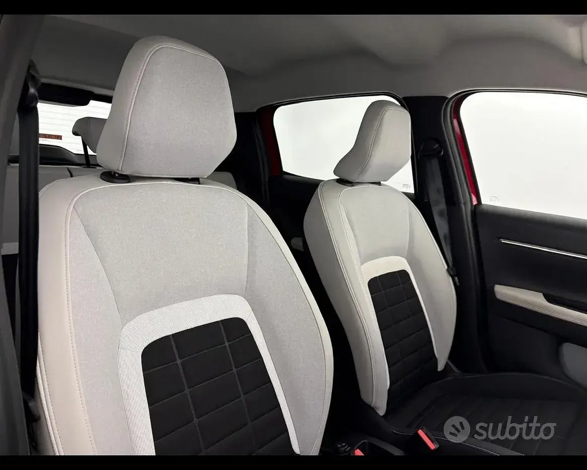 Usata Citroën C3 PureTech 101 CV (74 kW) 2025 Rosso SUV