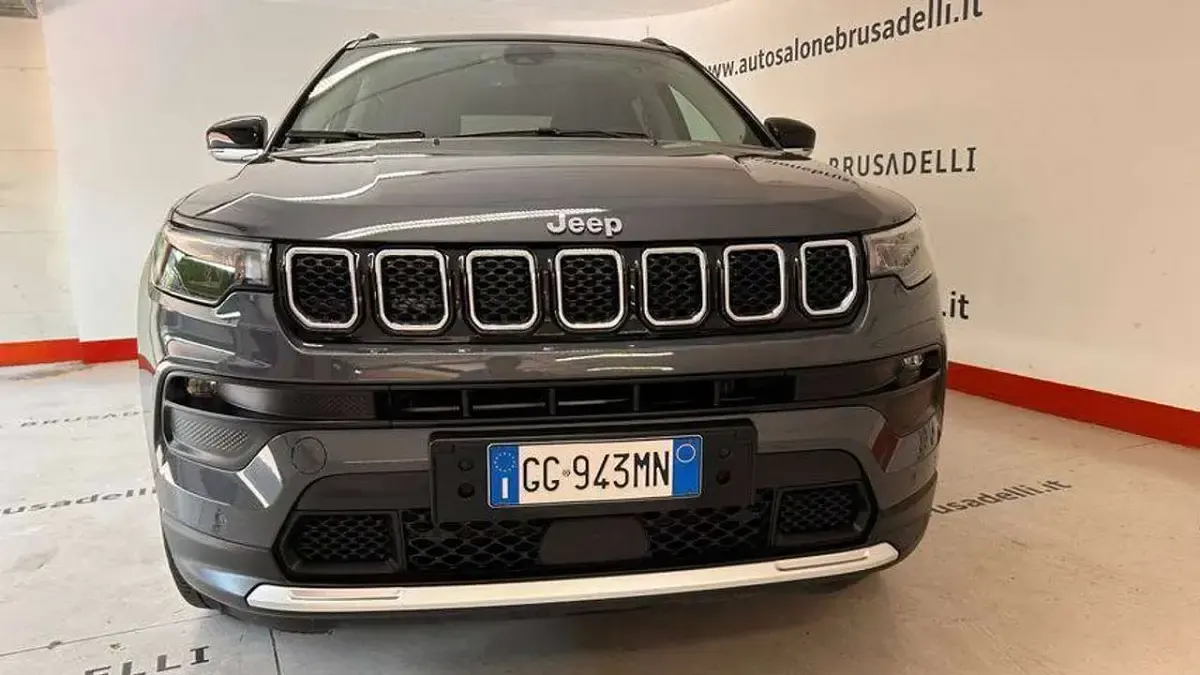 Usata Jeep Compass Limited 190 CV (139 kW) 2021 Graphite grey con tetto nero SUV