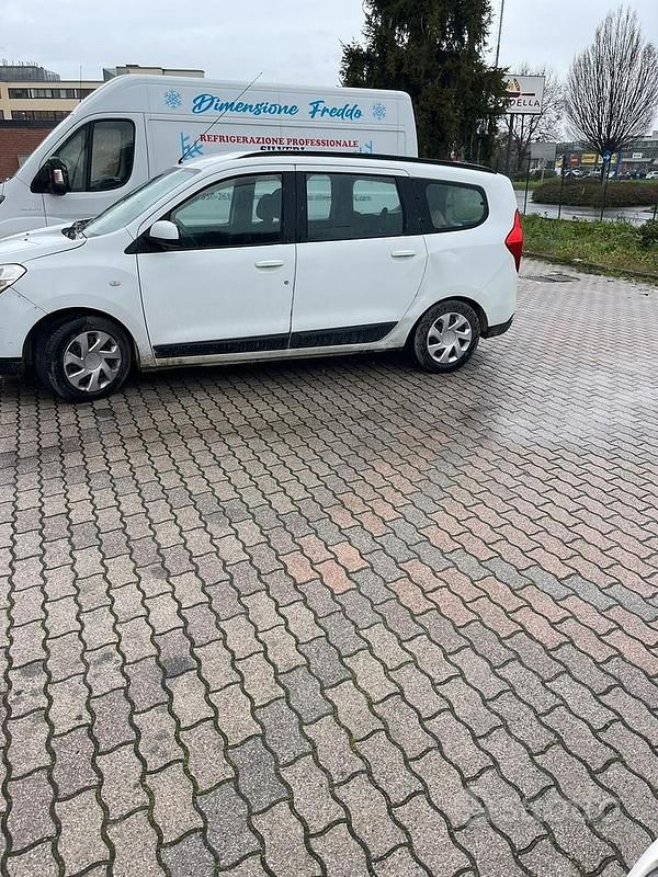 Usata Dacia Lodgy Lauréate 90 CV (66 kW) 2012 Monovolume