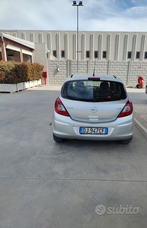 Usata Opel Corsa Cosmo 90 CV (66 kW) 2007 Grigio Utilitaria