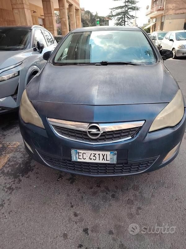 Blu Usata 2010 Opel Astra Tre volumi | 1800 € (Super prezzo) - Immagine 1/4